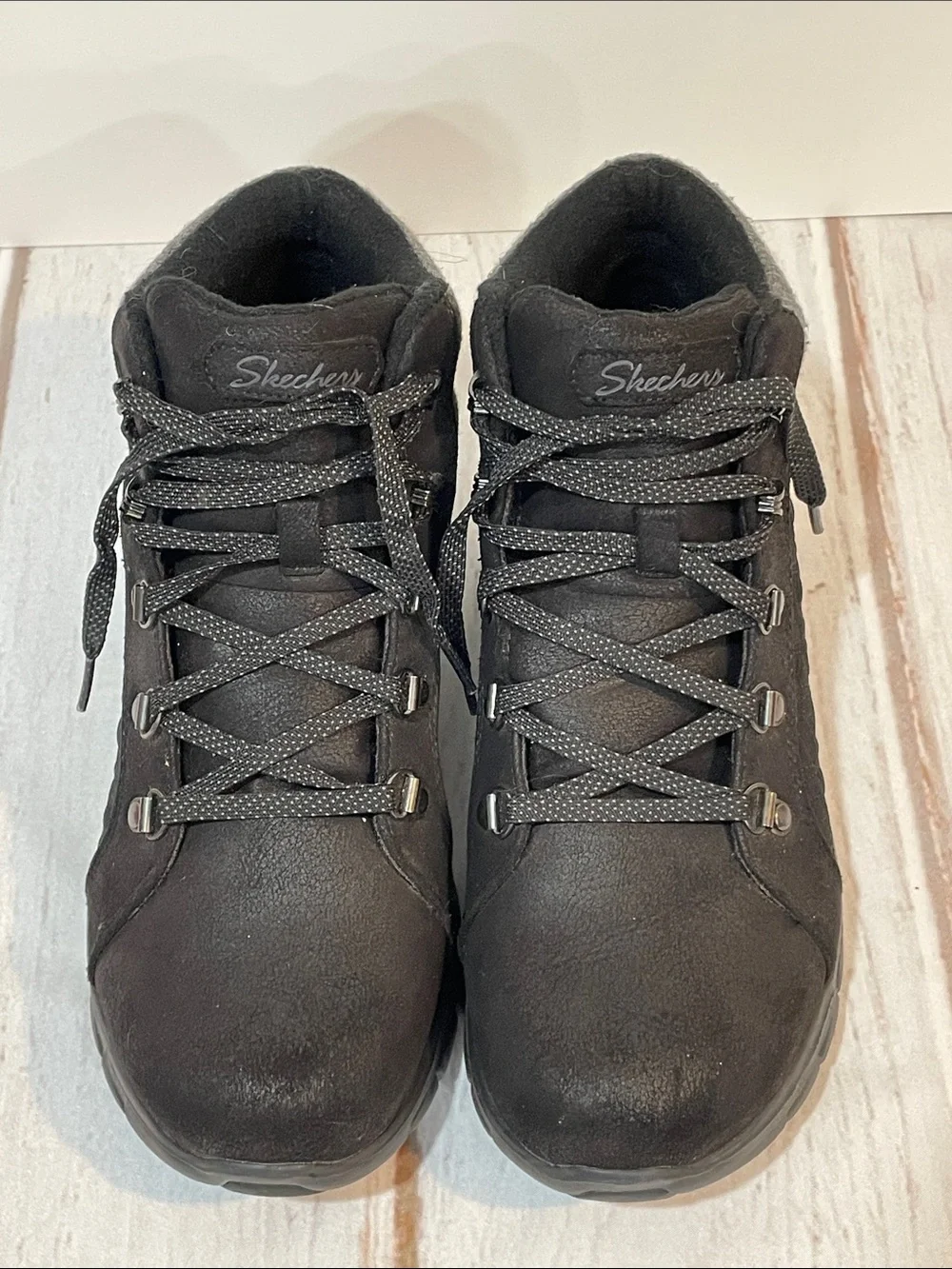 Skechers Black Ankle Hiker Boots 8 Women’s Lace Up Faux Fur lining Outdoor